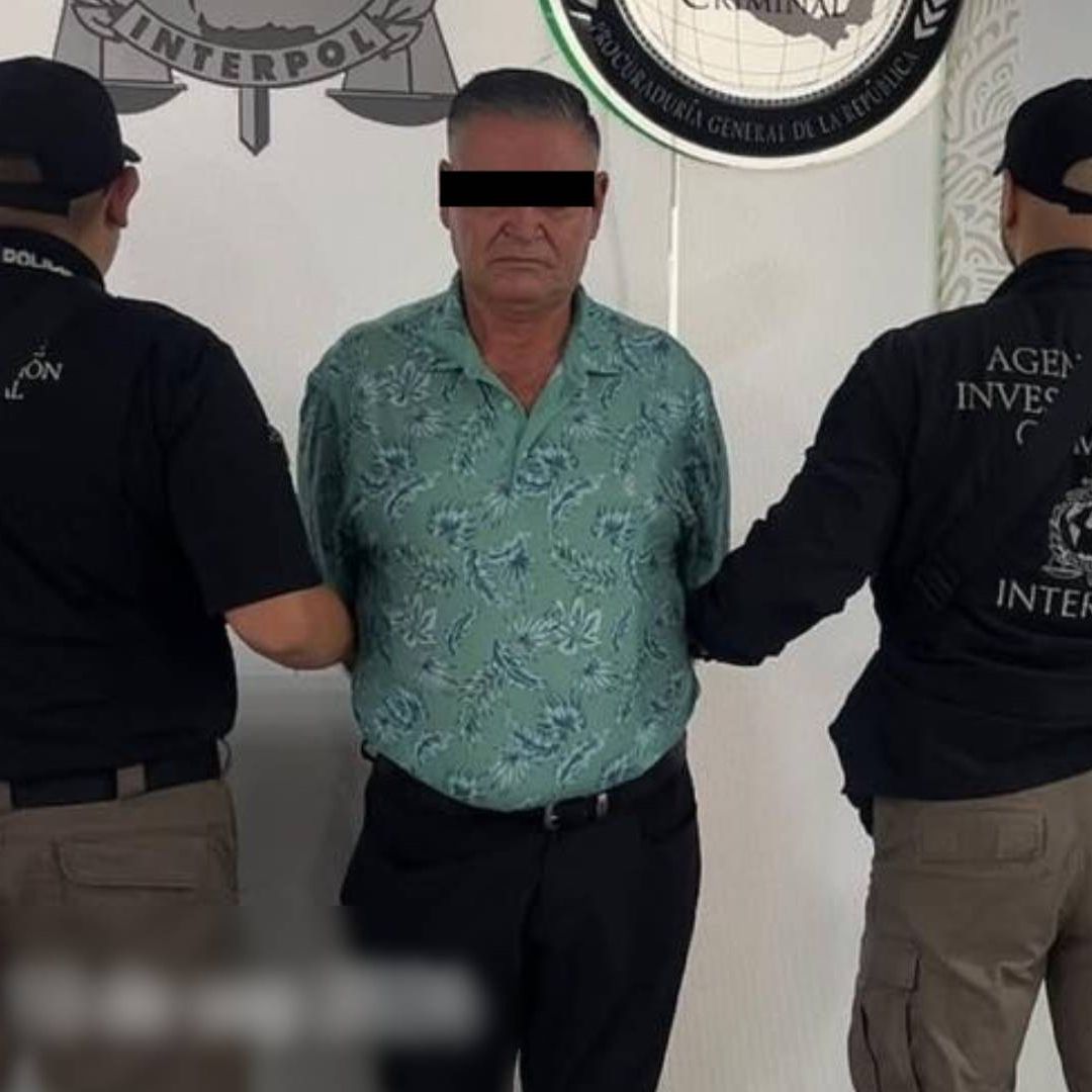 Hombre detenido en el AICM